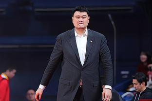 有丶底子啊！塞尔维亚总统接见塞尔维亚男篮 连秀胯下运球引赞叹