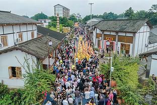 体坛：扬帅曾想多带年轻球员出战，但有关方面担心会打得一塌糊涂